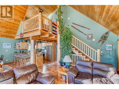 112 Creekview Road, Penticton, BC - Indoor Photo Showing Living Room