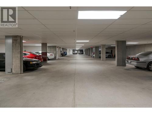 255 Aurora Crescent Unit# 310, Kelowna, BC - Indoor Photo Showing Garage