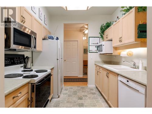 255 Aurora Crescent Unit# 310, Kelowna, BC - Indoor Photo Showing Kitchen With Double Sink