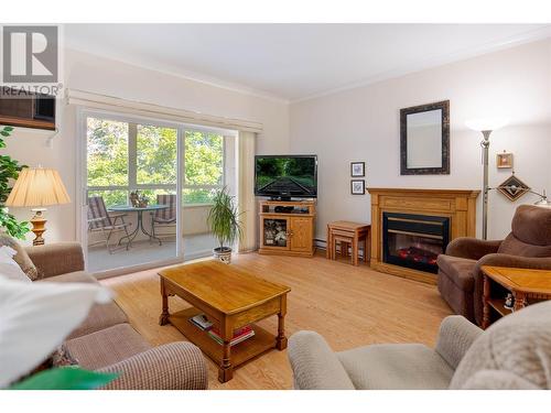 255 Aurora Crescent Unit# 310, Kelowna, BC - Indoor Photo Showing Living Room With Fireplace