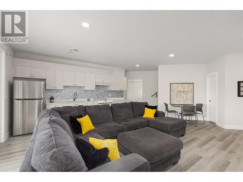 541 Barra Lane, Kelowna, BC - Indoor Photo Showing Living Room