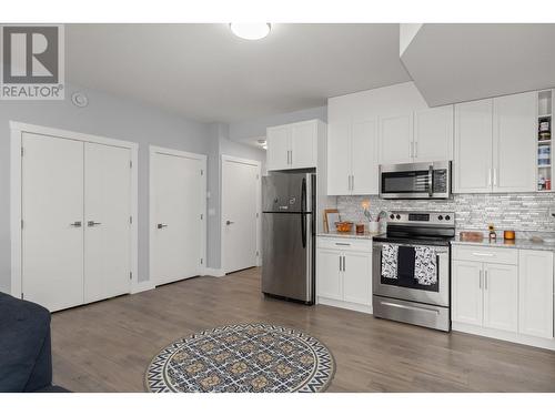 541 Barra Lane, Kelowna, BC - Indoor Photo Showing Kitchen