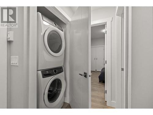 Suite In-unit Laundry - 541 Barra Lane, Kelowna, BC - Indoor Photo Showing Laundry Room