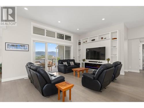 Living Room - 541 Barra Lane, Kelowna, BC - Indoor Photo Showing Living Room