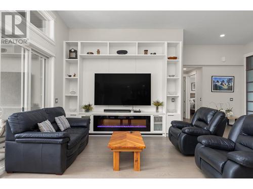 541 Barra Lane, Kelowna, BC - Indoor Photo Showing Living Room