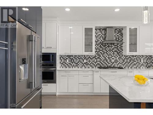 541 Barra Lane, Kelowna, BC - Indoor Photo Showing Kitchen With Upgraded Kitchen