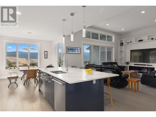 541 Barra Lane, Kelowna, BC - Indoor Photo Showing Kitchen With Double Sink With Upgraded Kitchen