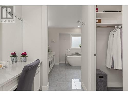 Primary Ensuite on Main Floor - 541 Barra Lane, Kelowna, BC - Indoor Photo Showing Bathroom