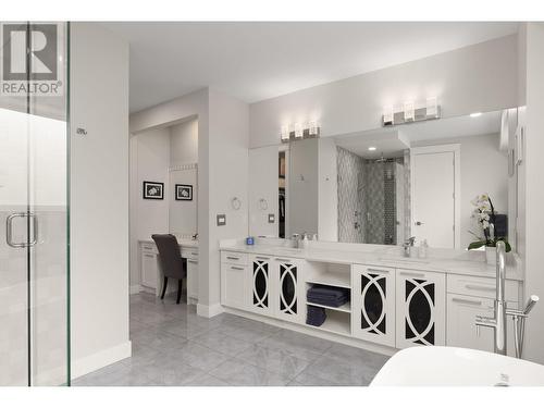 541 Barra Lane, Kelowna, BC - Indoor Photo Showing Bathroom