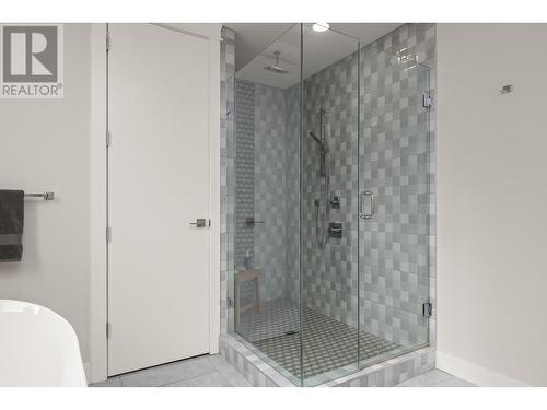 541 Barra Lane, Kelowna, BC - Indoor Photo Showing Bathroom