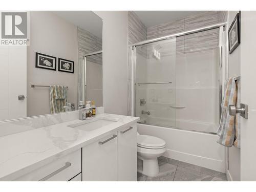 Bathroom on Main Floor - 541 Barra Lane, Kelowna, BC - Indoor Photo Showing Bathroom