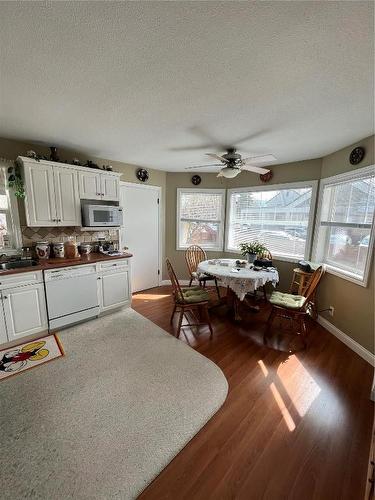 1339 Richter Street, Kelowna, BC - Indoor Photo Showing Kitchen