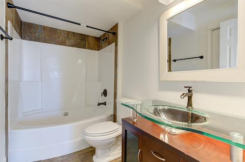 2868 Salish Road, West Kelowna, BC - Indoor Photo Showing Bathroom