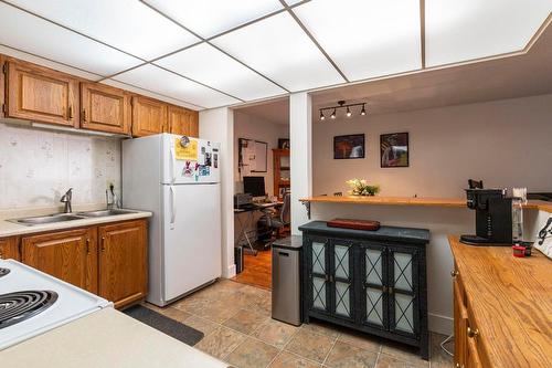 109-2085 Gordon Drive, Kelowna, BC - Indoor Photo Showing Kitchen With Double Sink