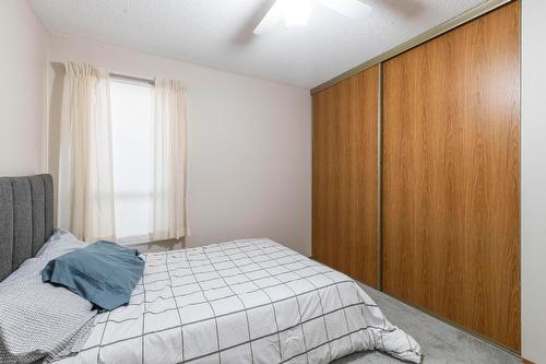 109-2085 Gordon Drive, Kelowna, BC - Indoor Photo Showing Bedroom