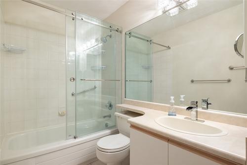 103-4630 Ponderosa Drive, Peachland, BC - Indoor Photo Showing Bathroom