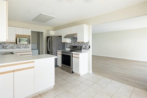 103-4630 Ponderosa Drive, Peachland, BC - Indoor Photo Showing Kitchen