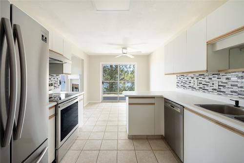 103-4630 Ponderosa Drive, Peachland, BC - Indoor Photo Showing Kitchen