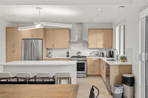 2-105 Predator Ridge Drive, Vernon, BC - Indoor Photo Showing Kitchen With Stainless Steel Kitchen With Upgraded Kitchen