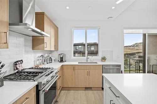 2-105 Predator Ridge Drive, Vernon, BC - Indoor Photo Showing Kitchen With Upgraded Kitchen