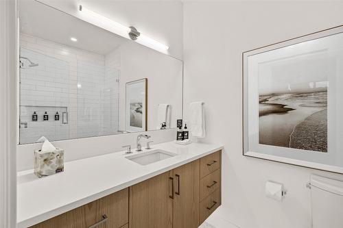 2-105 Predator Ridge Drive, Vernon, BC - Indoor Photo Showing Bathroom