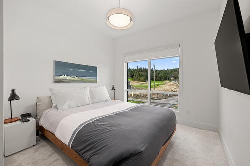 2-105 Predator Ridge Drive, Vernon, BC - Indoor Photo Showing Bedroom