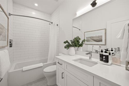 2-105 Predator Ridge Drive, Vernon, BC - Indoor Photo Showing Bathroom