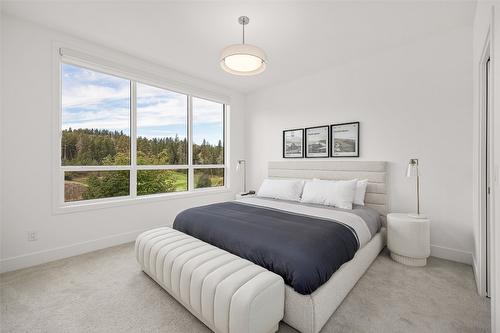 2-105 Predator Ridge Drive, Vernon, BC - Indoor Photo Showing Bedroom