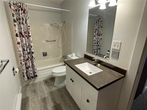 208-4101 Alexis Park Drive, Vernon, BC - Indoor Photo Showing Bathroom