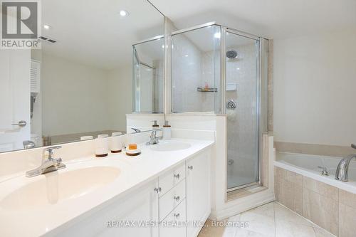 201 - 55 Lorindale Avenue, Toronto, ON - Indoor Photo Showing Bathroom