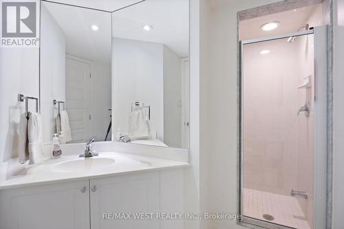 201 - 55 Lorindale Avenue, Toronto, ON - Indoor Photo Showing Bathroom