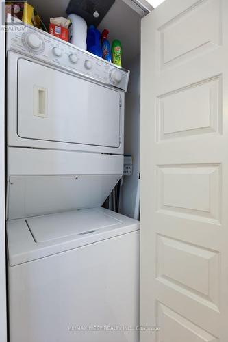 201 - 55 Lorindale Avenue, Toronto, ON - Indoor Photo Showing Laundry Room