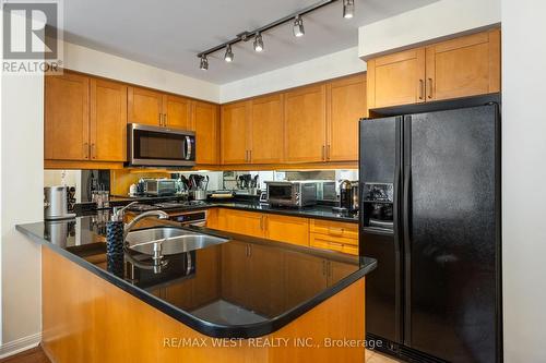 201 - 55 Lorindale Avenue, Toronto, ON - Indoor Photo Showing Kitchen With Double Sink