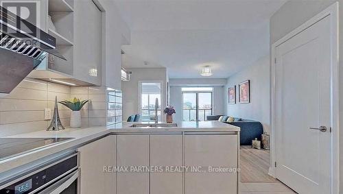 305 - 398 Highway 7 Street E, Richmond Hill, ON - Indoor Photo Showing Kitchen