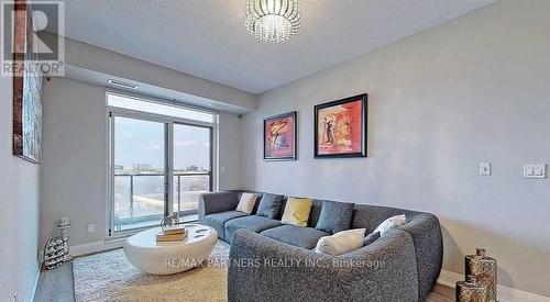 305 - 398 Highway 7 Street E, Richmond Hill, ON - Indoor Photo Showing Living Room