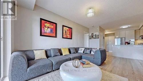 305 - 398 Highway 7 Street E, Richmond Hill, ON - Indoor Photo Showing Living Room