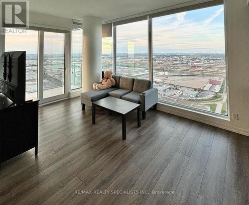 5609 - 7890 Jane Street, Vaughan, ON - Indoor Photo Showing Living Room