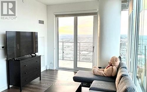 5609 - 7890 Jane Street, Vaughan, ON - Indoor Photo Showing Living Room