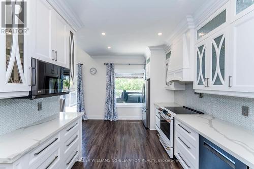 99 Mcintyre Drive, Barrie, ON - Indoor Photo Showing Kitchen With Upgraded Kitchen