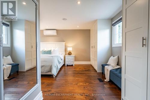 2338 Gillingham Drive, Burlington, ON - Indoor Photo Showing Bedroom