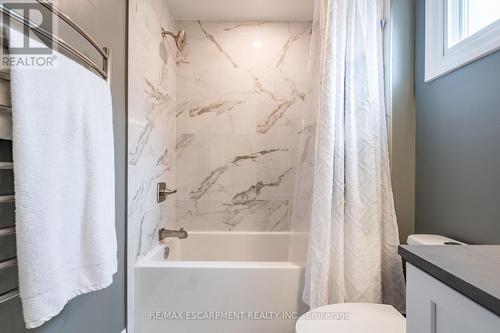 2338 Gillingham Drive, Burlington, ON - Indoor Photo Showing Bathroom