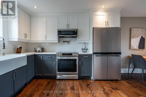 2338 Gillingham Drive, Burlington, ON - Indoor Photo Showing Kitchen With Stainless Steel Kitchen With Upgraded Kitchen