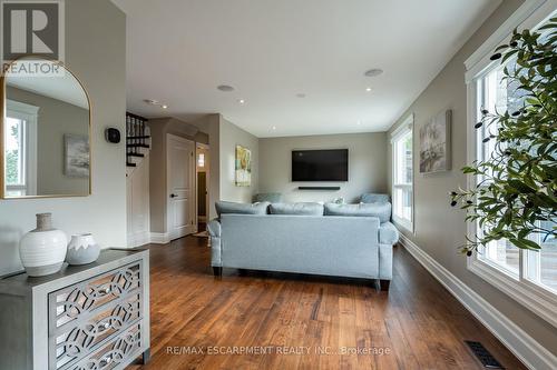 2338 Gillingham Drive, Burlington, ON - Indoor Photo Showing Living Room