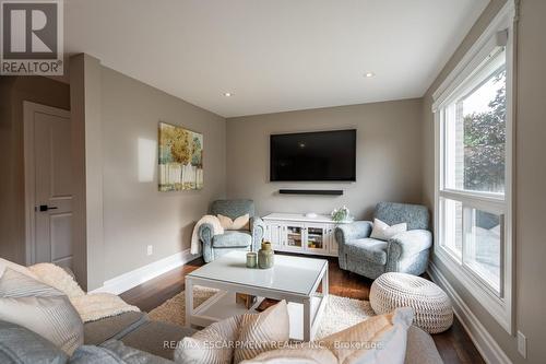 2338 Gillingham Drive, Burlington, ON - Indoor Photo Showing Living Room