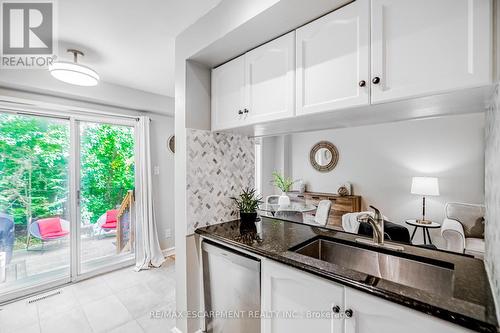 92 - 1240 Westview Terrace, Oakville, ON - Indoor Photo Showing Kitchen With Double Sink