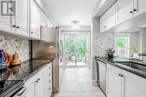 92 - 1240 Westview Terrace, Oakville, ON - Indoor Photo Showing Kitchen With Upgraded Kitchen