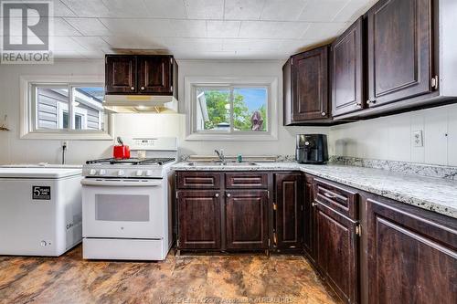 150 Thomas Street, Essex, ON - Indoor Photo Showing Kitchen