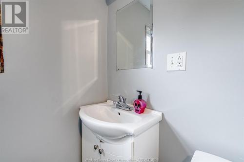 150 Thomas Street, Essex, ON - Indoor Photo Showing Bathroom