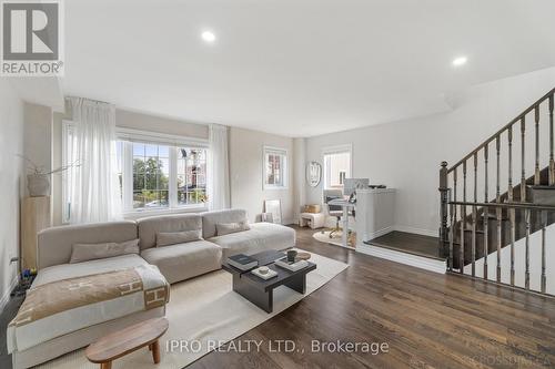 27 Mayland Trail, Hamilton (Stoney Creek Mountain), ON - Indoor Photo Showing Living Room