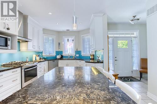 15 - 8 Mary Drive, Grimsby, ON - Indoor Photo Showing Kitchen With Upgraded Kitchen